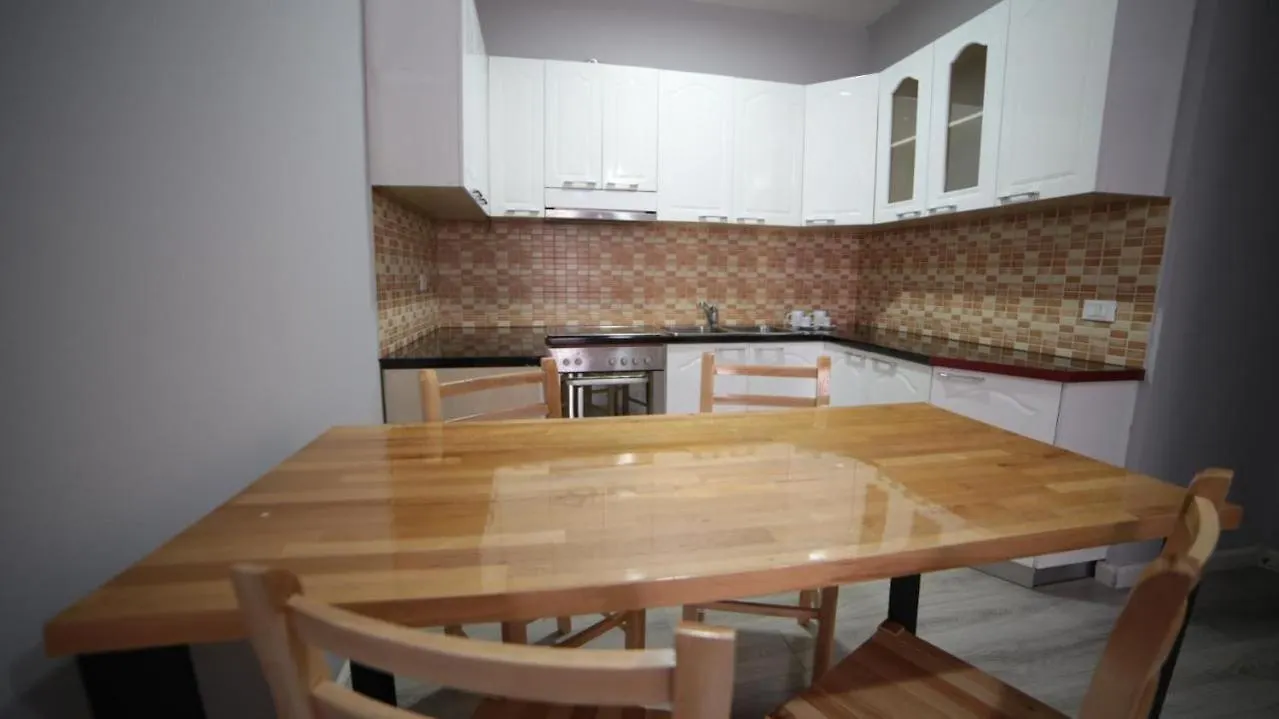 Hotel Bujtina Shqiptare ティラナ 2*,  アルバニア